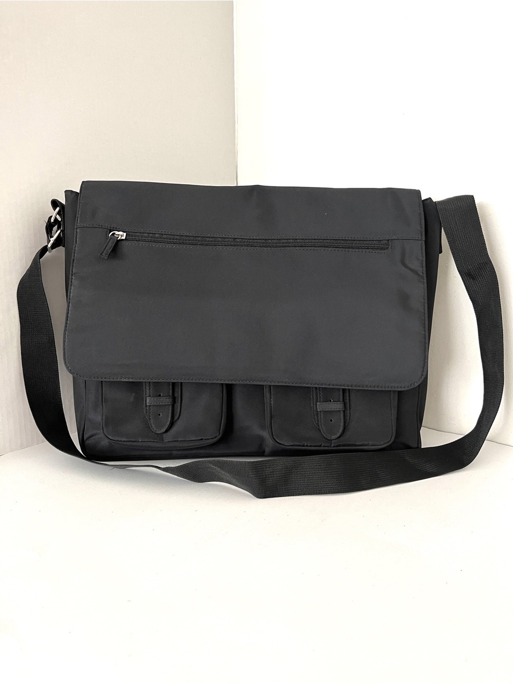 NWOT Black Messenger / Shoulder Bag